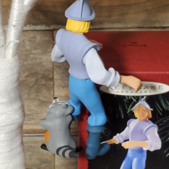 1995 Hallmark Keepsake Disney Ornament Captain John Smith and Meeko - Picture 5 of 5